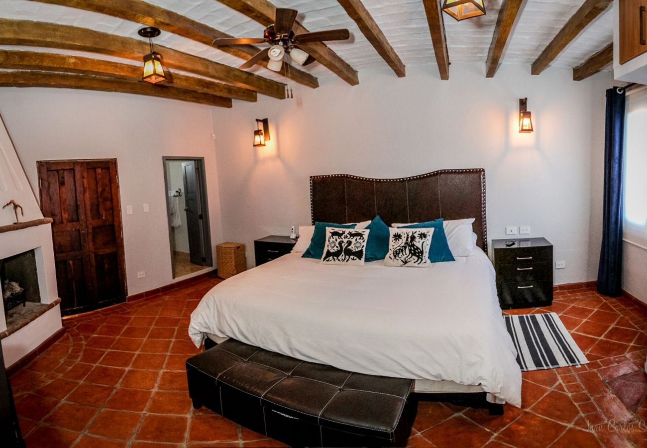 House in San Miguel de Allende - Casa Arco Dorado