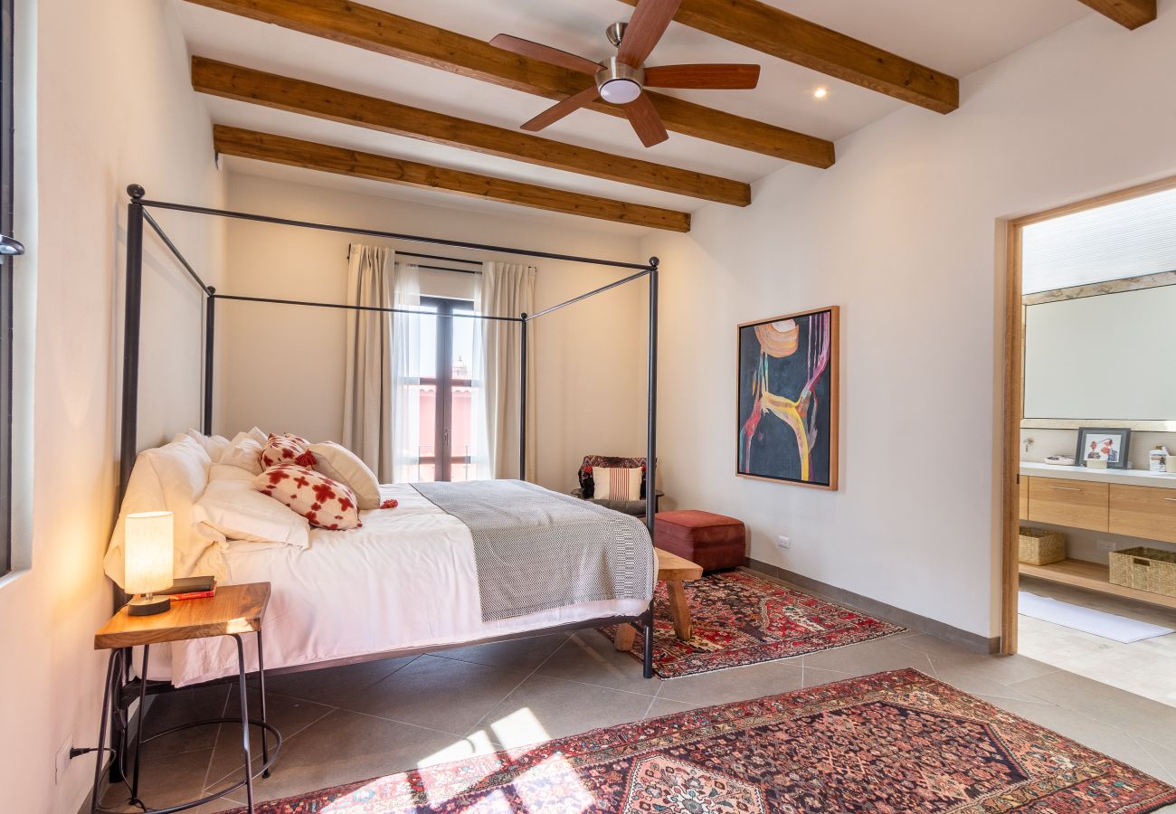 House in San Miguel de Allende - Casa Colina Roja