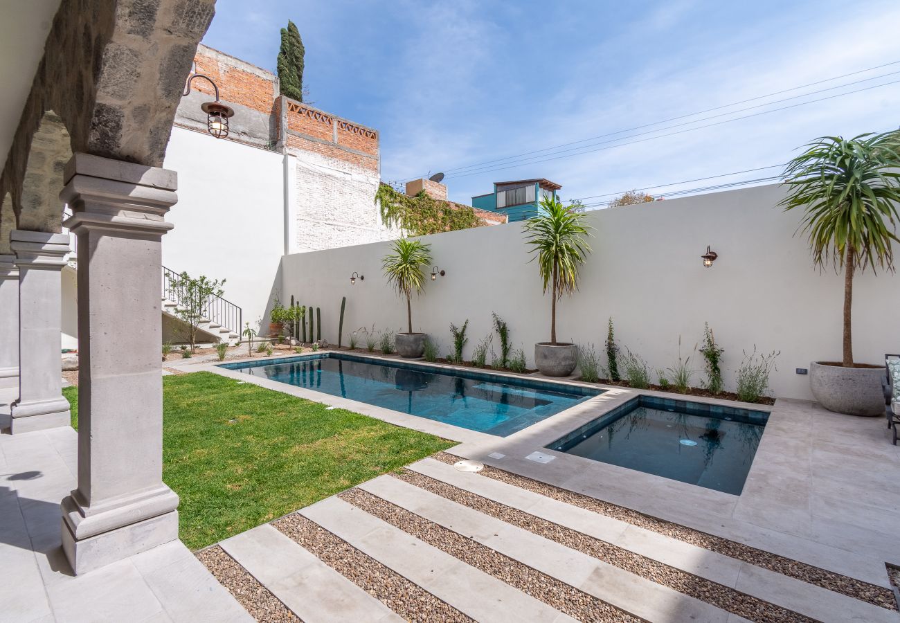 House in San Miguel de Allende - Casa Colina Roja