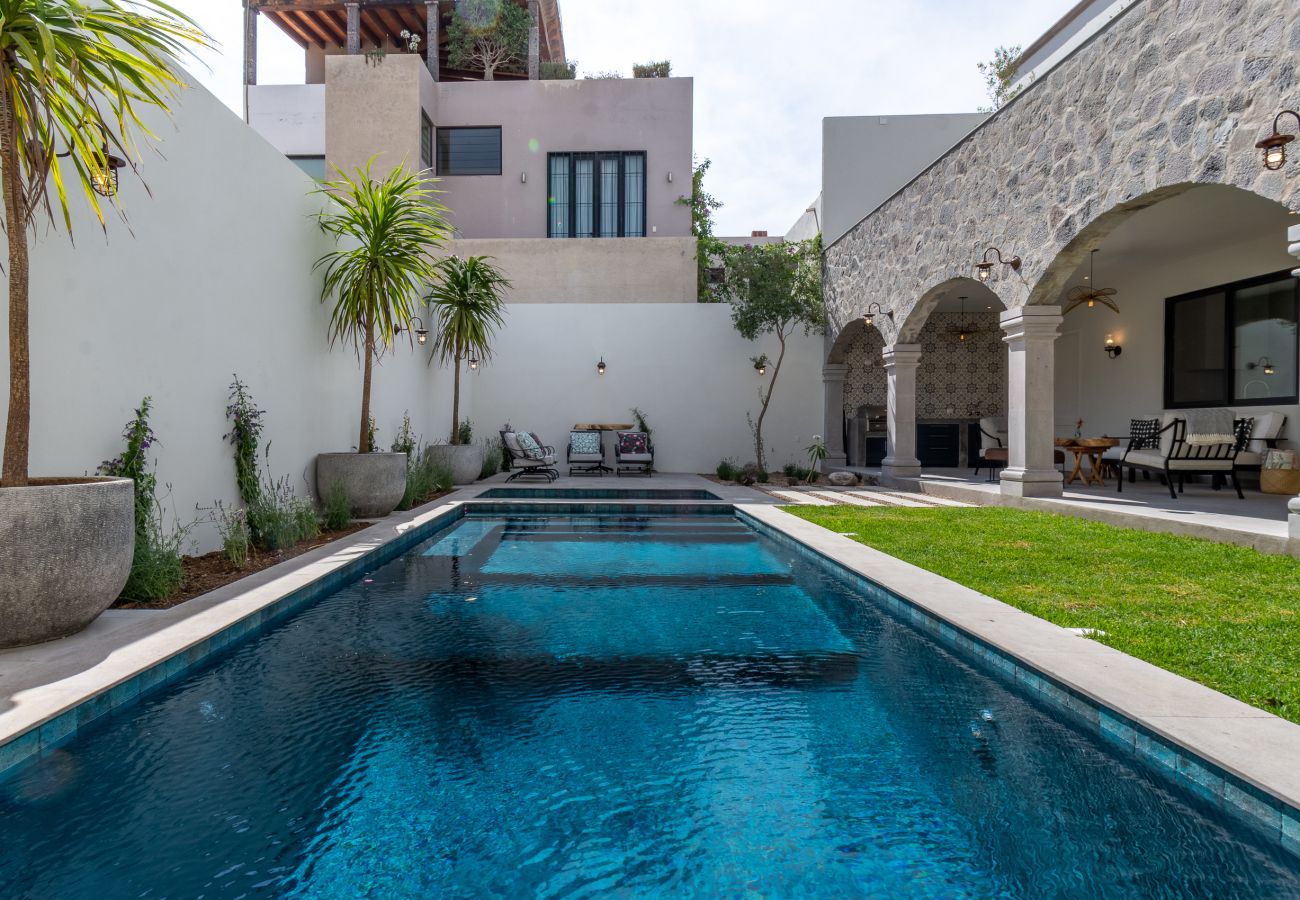 House in San Miguel de Allende - Casa Colina Roja