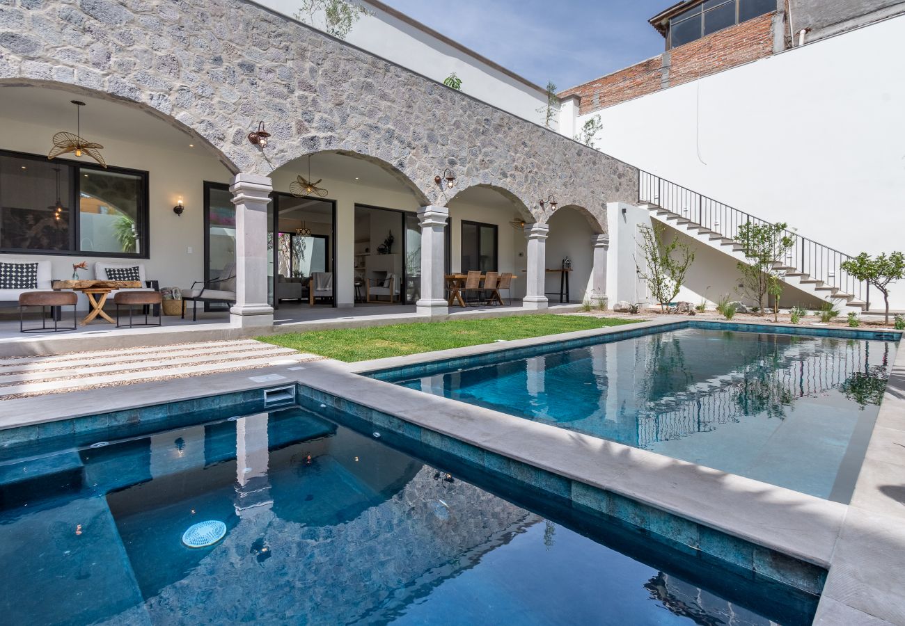 House in San Miguel de Allende - Casa Colina Roja