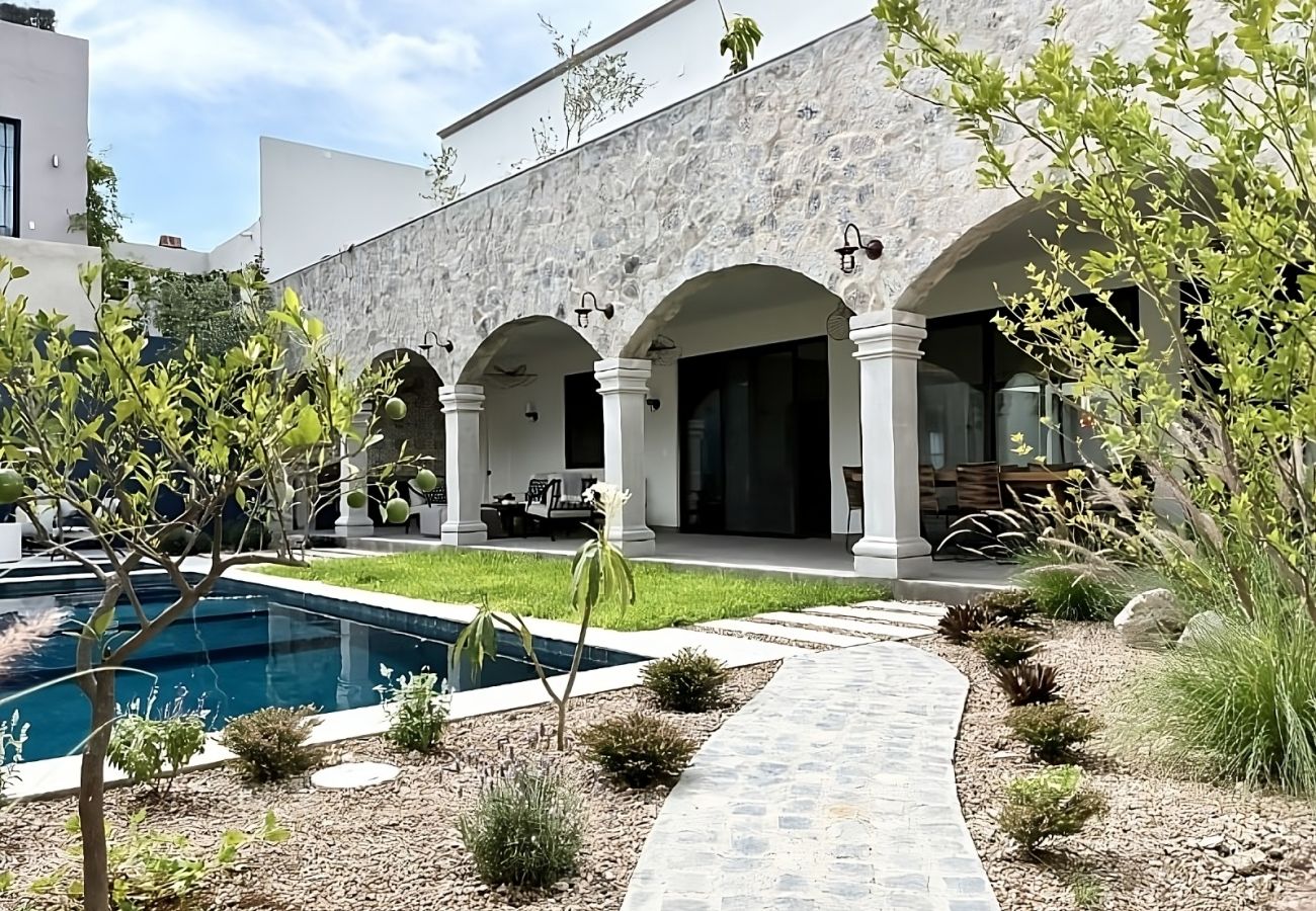 House in San Miguel de Allende - Casa Colina Roja
